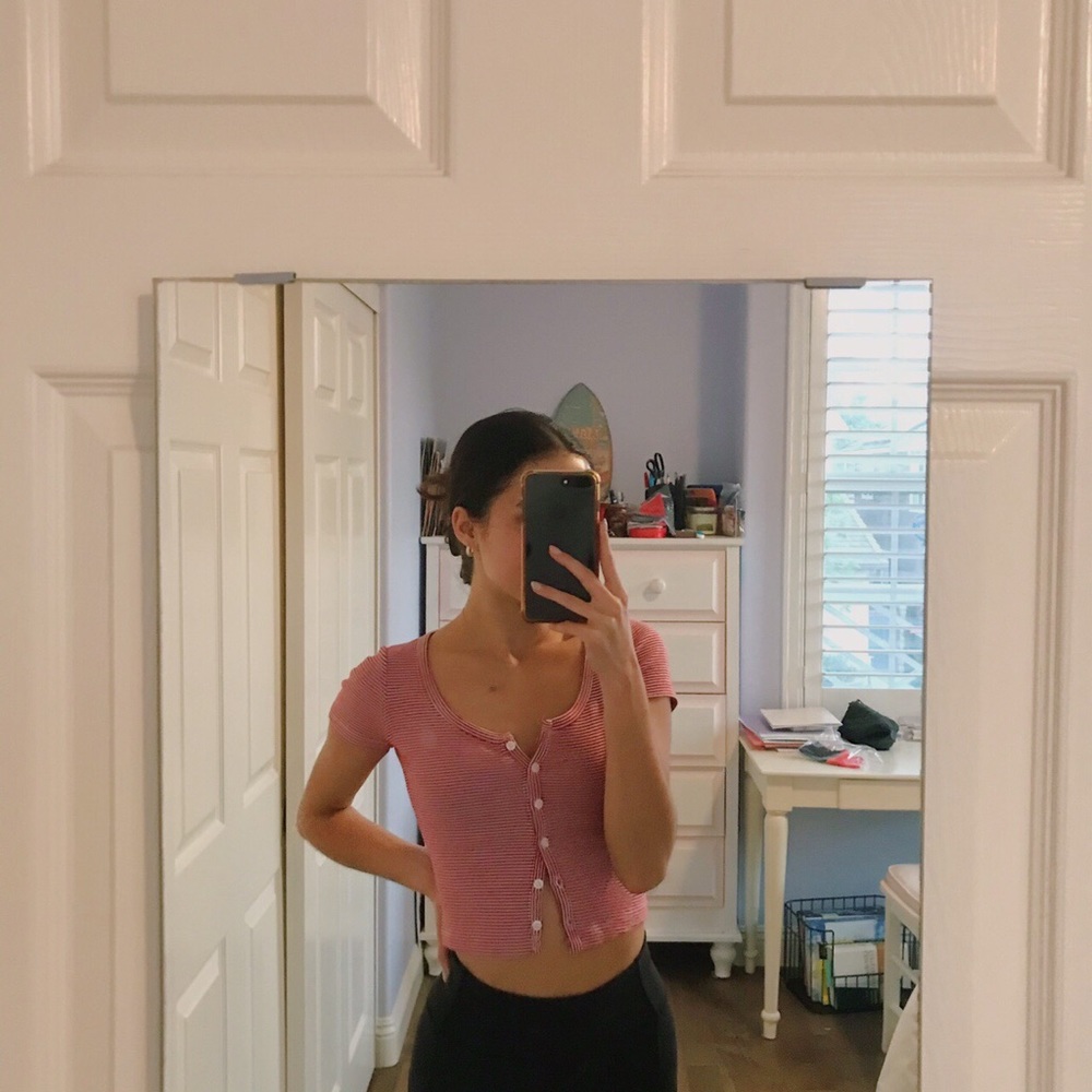 brandy melville top (NEVER WORN!)